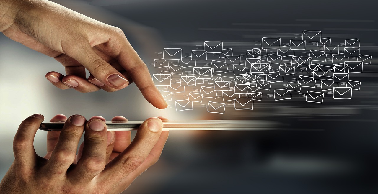 marketing expert works email marketer.